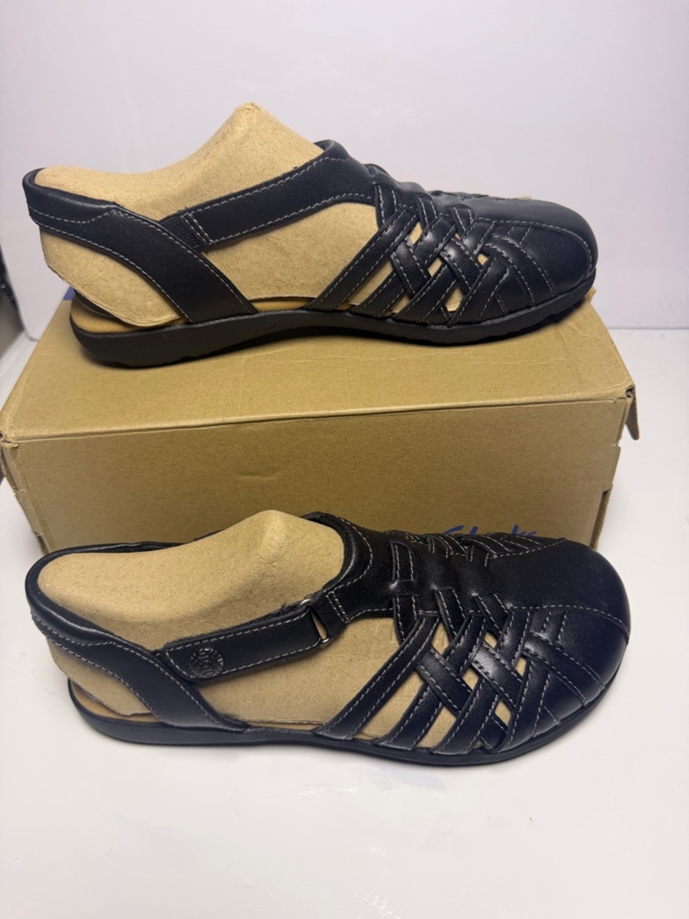 Clarks Black Velcro strap Sandals sz6